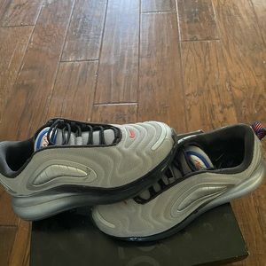 Air Max 720/ Metallic Silver